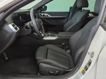 2025 BMW i4 с пробегом 27 758 км