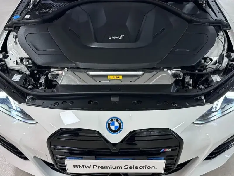 2025 BMW i4 с пробегом 19 541 км