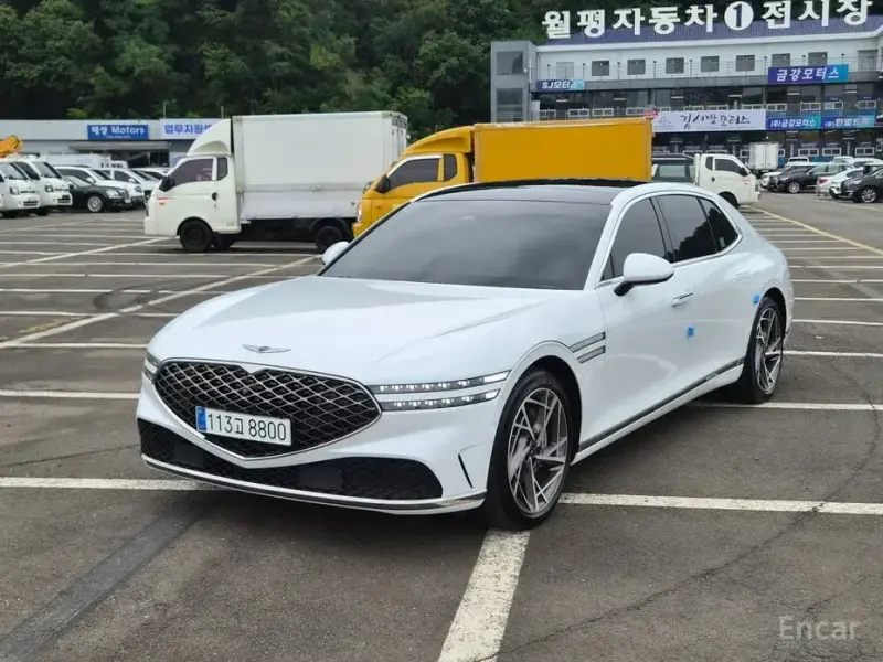 2023 Genesis G90 с пробегом 41 000 км