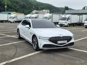 2023 Genesis G90 с пробегом 41 000 км