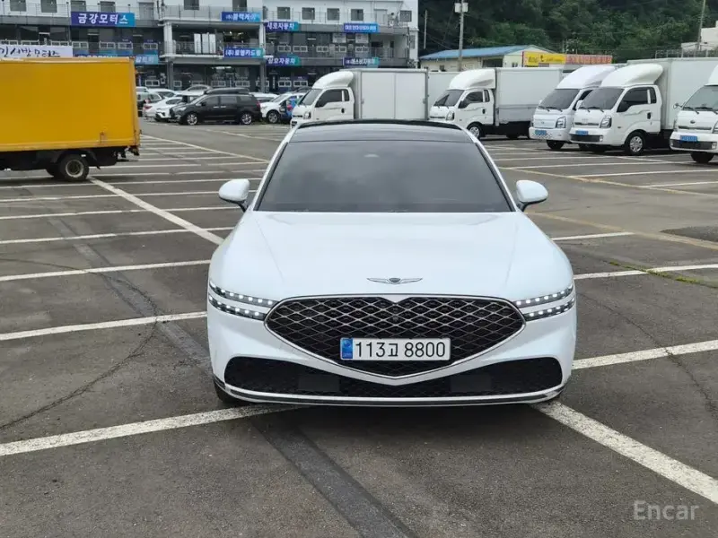 2023 Genesis G90 с пробегом 41 000 км