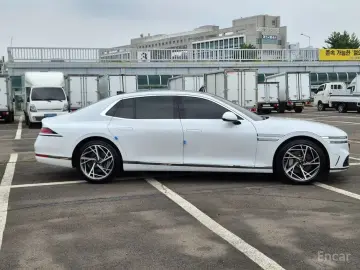 2023 Genesis G90 с пробегом 41 000 км