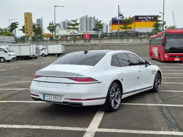 2023 Genesis G90 с пробегом 41 000 км