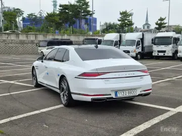 2023 Genesis G90 с пробегом 41 000 км