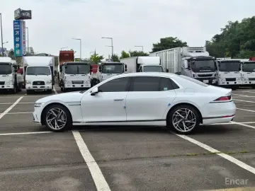 2023 Genesis G90 с пробегом 41 000 км