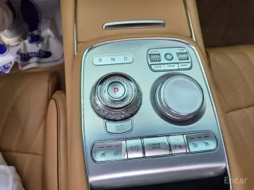 2023 Genesis G90 с пробегом 41 000 км