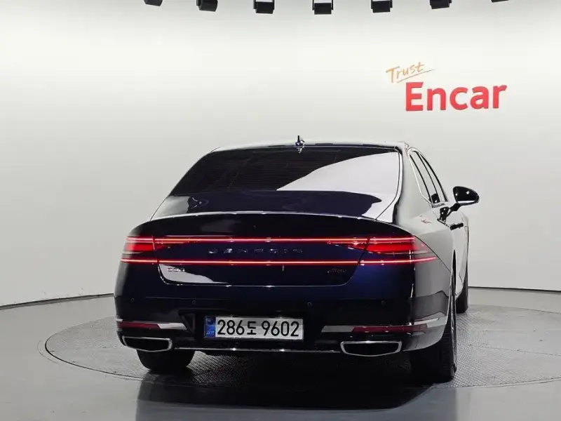 2023 Genesis G90 с пробегом 85 314 км