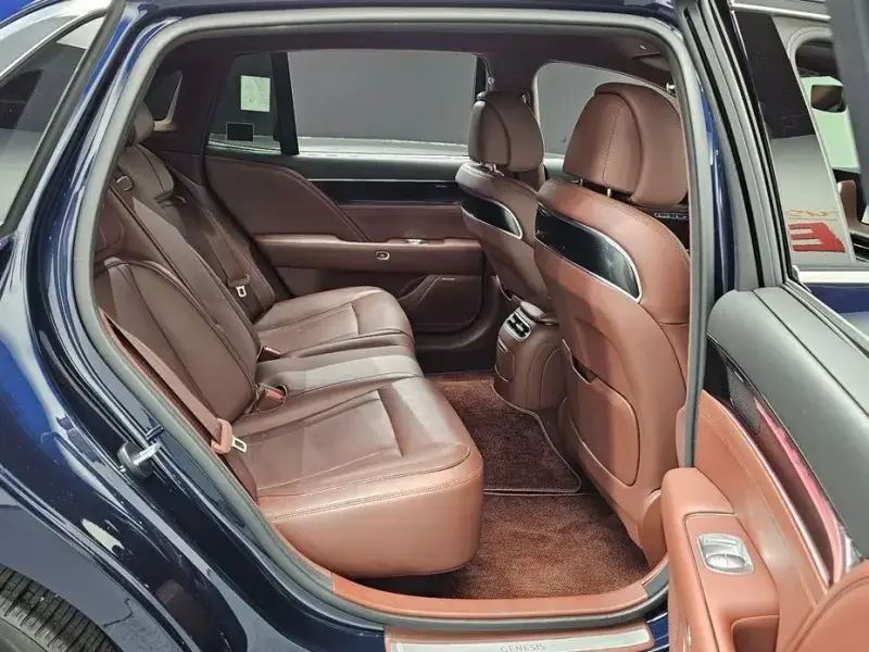 2023 Genesis G90 с пробегом 85 314 км