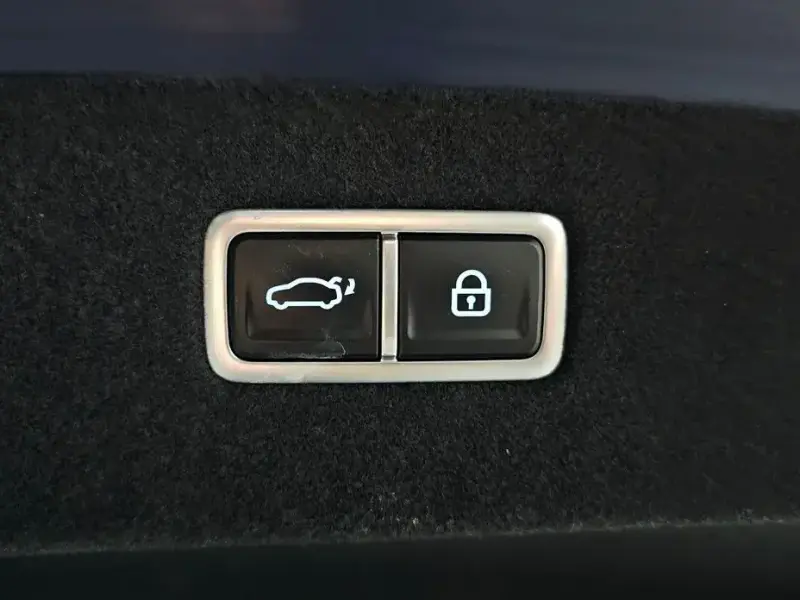 2023 Genesis G90 с пробегом 85 314 км