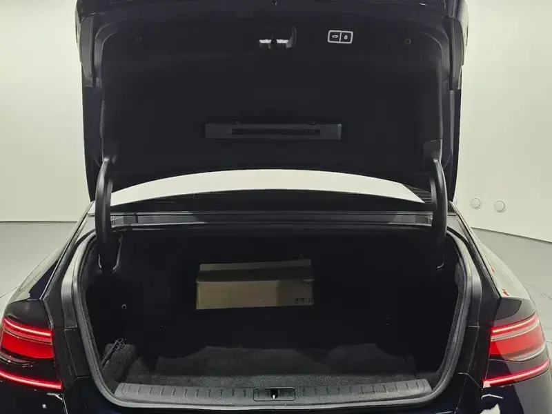 2023 Genesis G90 с пробегом 85 314 км