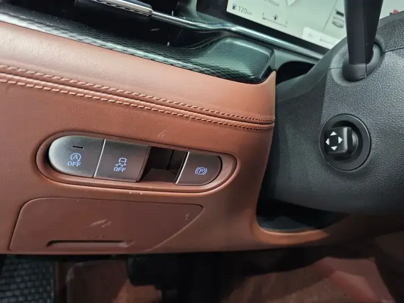 2023 Genesis G90 с пробегом 85 314 км