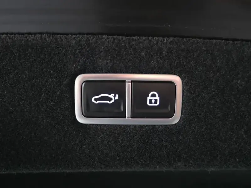 2023 Genesis G90 с пробегом 60 453 км