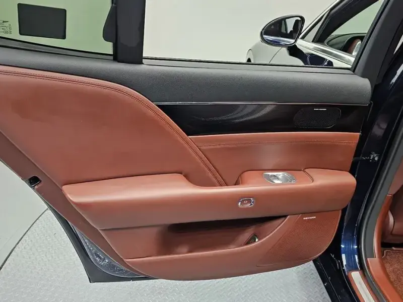 2023 Genesis G90 с пробегом 85 314 км