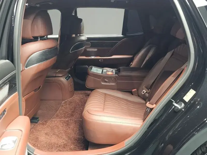 2023 Genesis G90 с пробегом 28 081 км