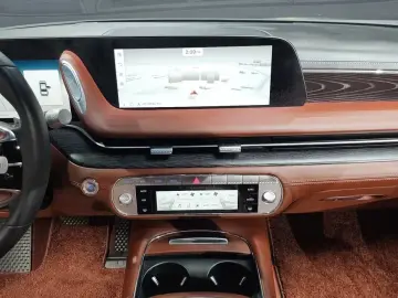 2023 Genesis G90 с пробегом 28 081 км