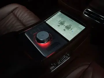 2023 Genesis G90 с пробегом 28 081 км