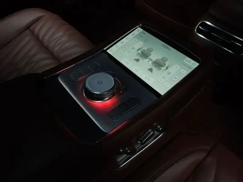 2023 Genesis G90 с пробегом 28 081 км