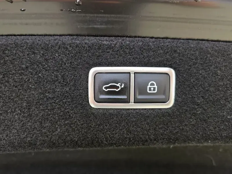 2023 Genesis G90 с пробегом 76 449 км