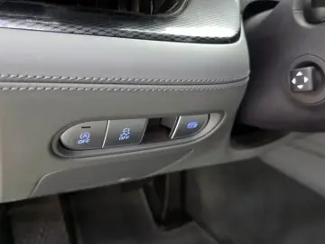 2023 Genesis G90 с пробегом 76 449 км