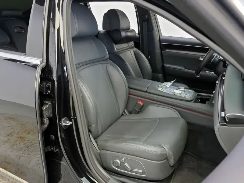 2023 Genesis G90 с пробегом 76 449 км