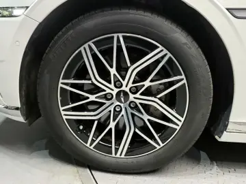 2023 Genesis G90 с пробегом 85 835 км