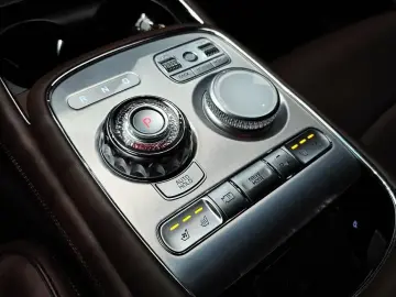 2023 Genesis G90 с пробегом 85 835 км