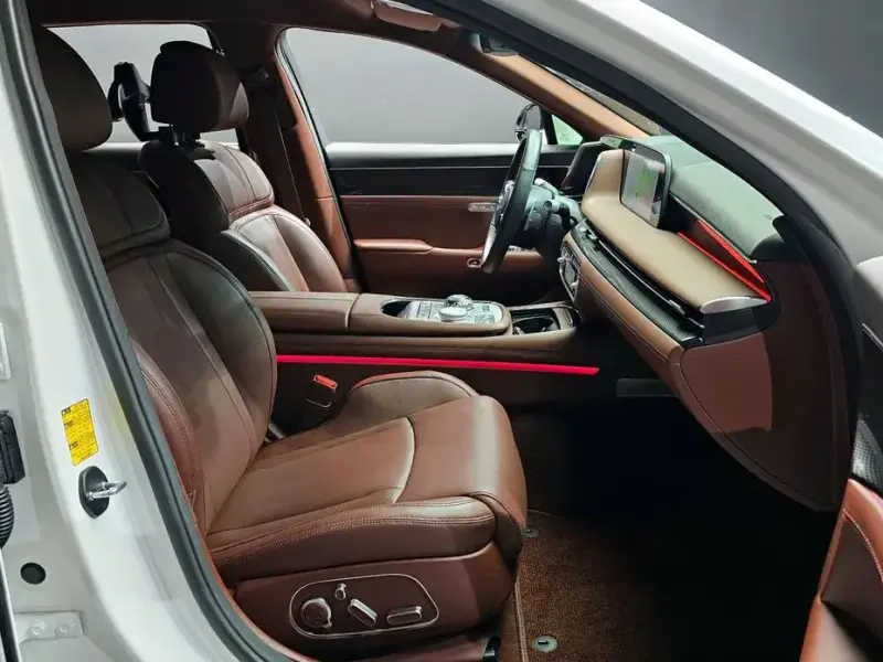 2023 Genesis G90 с пробегом 85 835 км