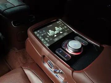 2023 Genesis G90 с пробегом 85 835 км