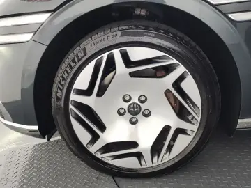2023 Genesis G90 с пробегом 37 767 км