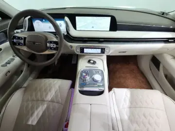 2023 Genesis G90 с пробегом 37 767 км