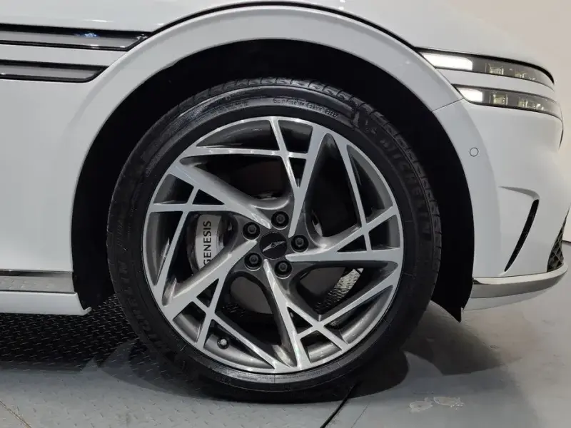 2023 Genesis G90 с пробегом 24 164 км