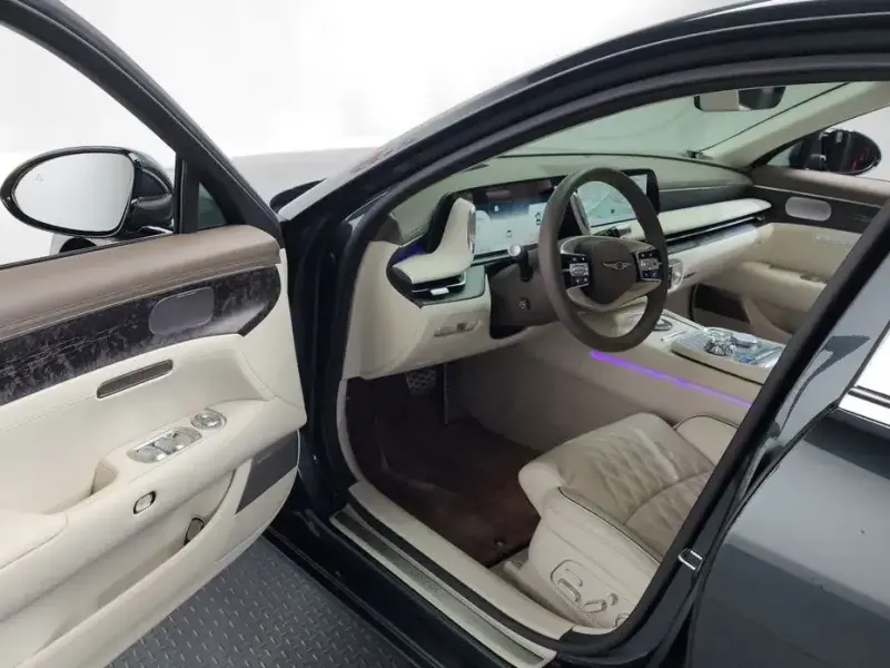 2023 Genesis G90 с пробегом 37 767 км