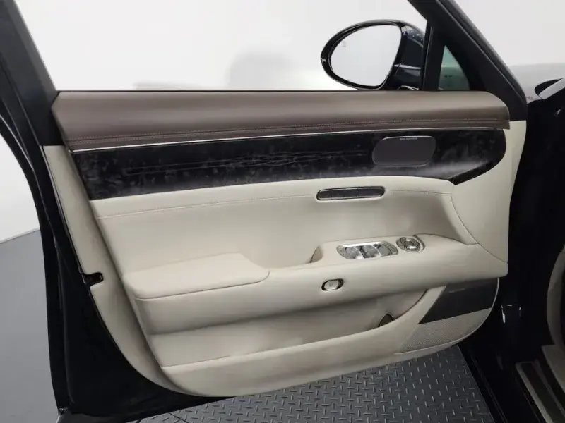 2023 Genesis G90 с пробегом 37 767 км