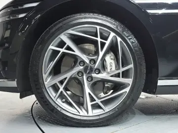 2023 Genesis G90 с пробегом 41 935 км