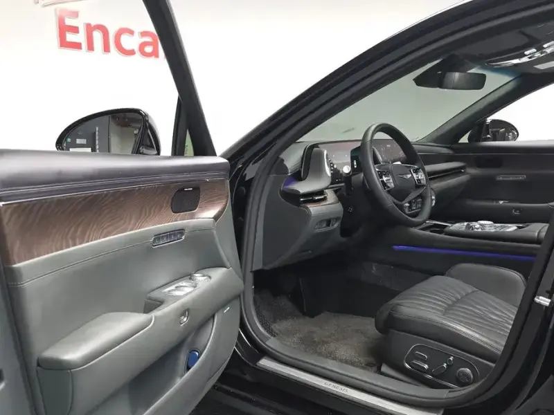 2023 Genesis G90 с пробегом 41 935 км