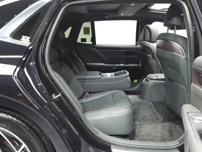 2023 Genesis G90 с пробегом 41 935 км