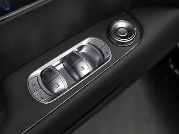 2023 Genesis G90 с пробегом 41 935 км