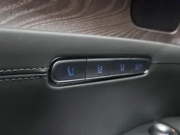 2023 Genesis G90 с пробегом 41 935 км