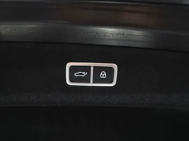 2023 Genesis G90 с пробегом 41 935 км