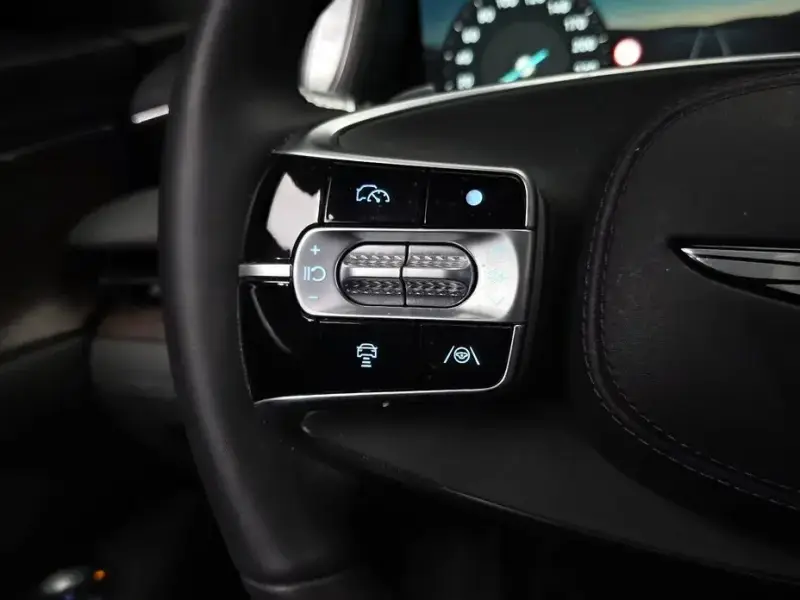 2023 Genesis G90 с пробегом 41 935 км