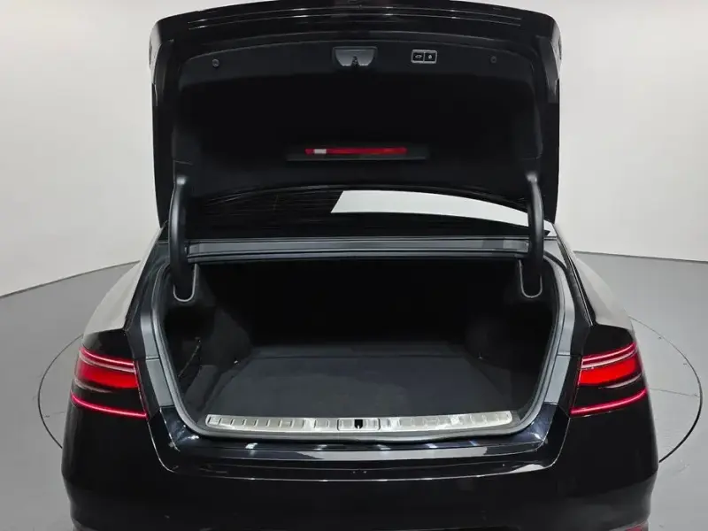 2023 Genesis G90 с пробегом 34 142 км