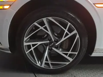 2023 Genesis G90 с пробегом 21 490 км
