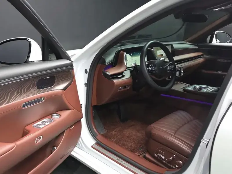 2023 Genesis G90 с пробегом 21 490 км
