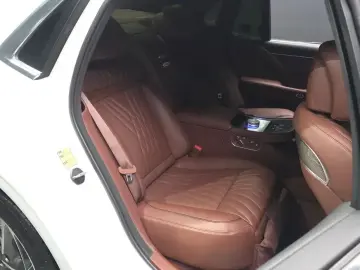 2023 Genesis G90 с пробегом 21 490 км