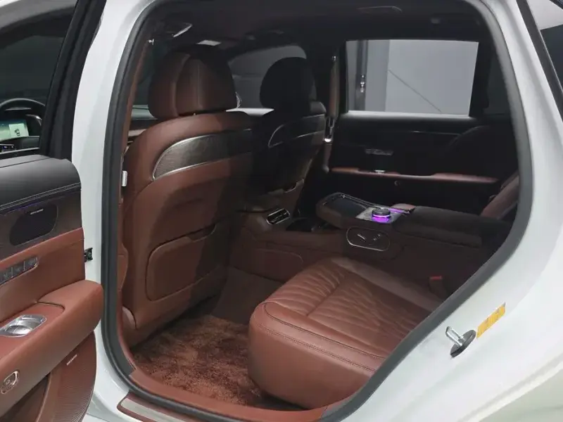 2023 Genesis G90 с пробегом 21 490 км