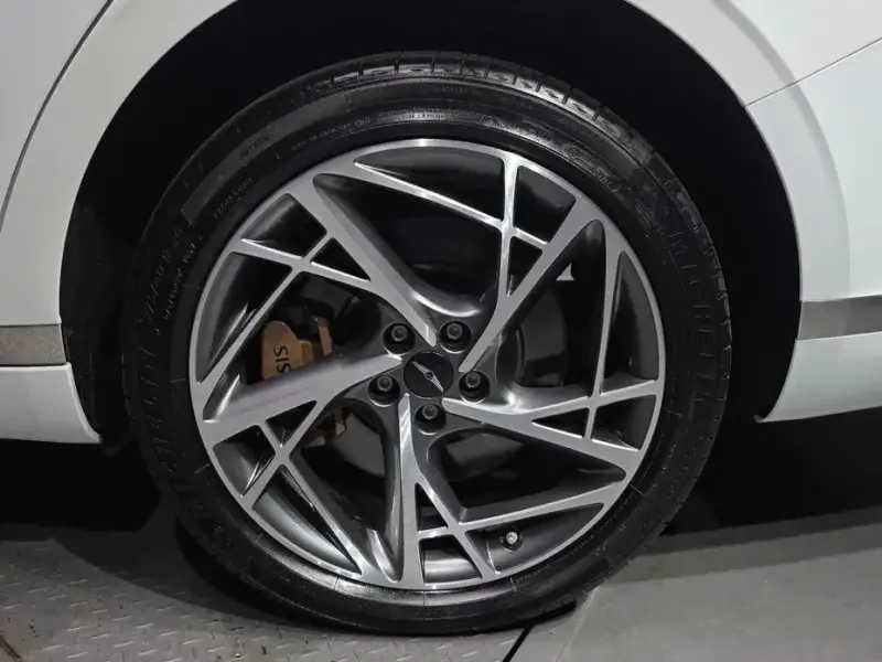 2023 Genesis G90 с пробегом 21 490 км