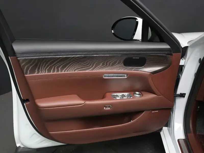 2023 Genesis G90 с пробегом 21 490 км