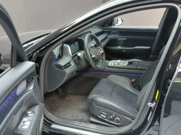 2023 Genesis G90 с пробегом 67 859 км