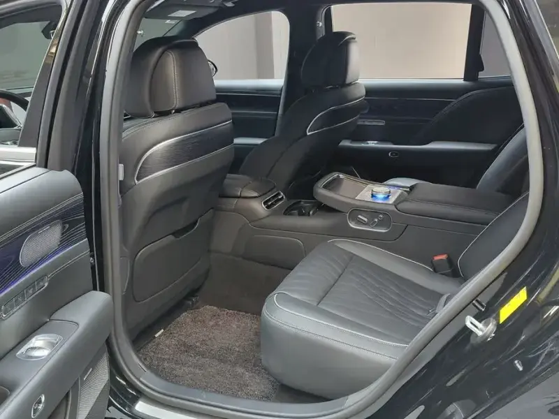 2023 Genesis G90 с пробегом 67 859 км