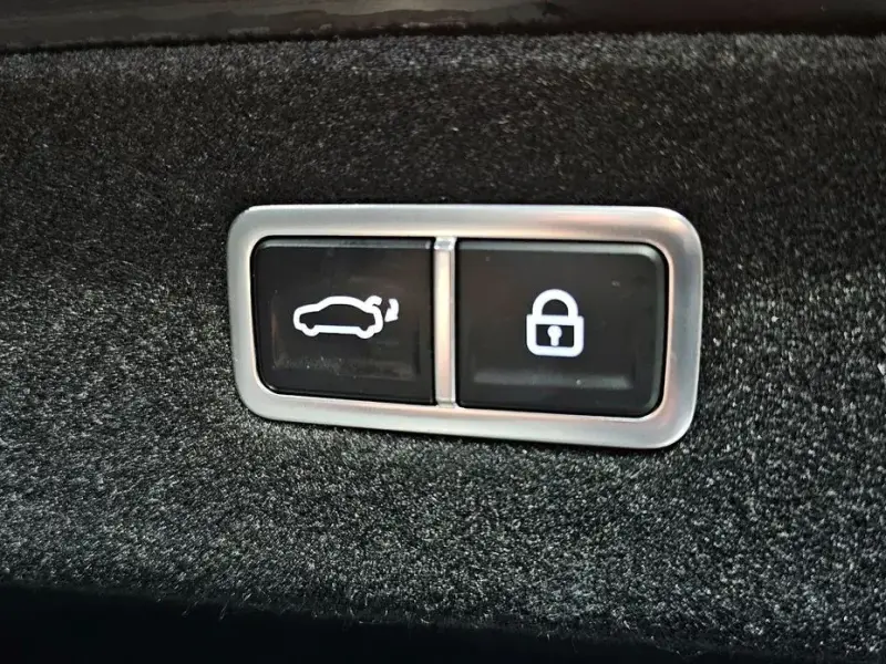 2023 Genesis G90 с пробегом 56 988 км